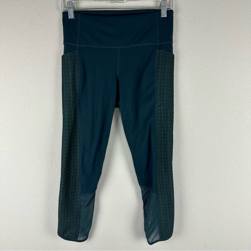 Athleta Abyss Teal High Rise Mosaic Chaturanga To Town Capri Leggings Medium